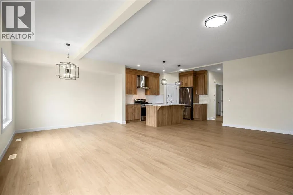 585 Corner Meadows Way NE