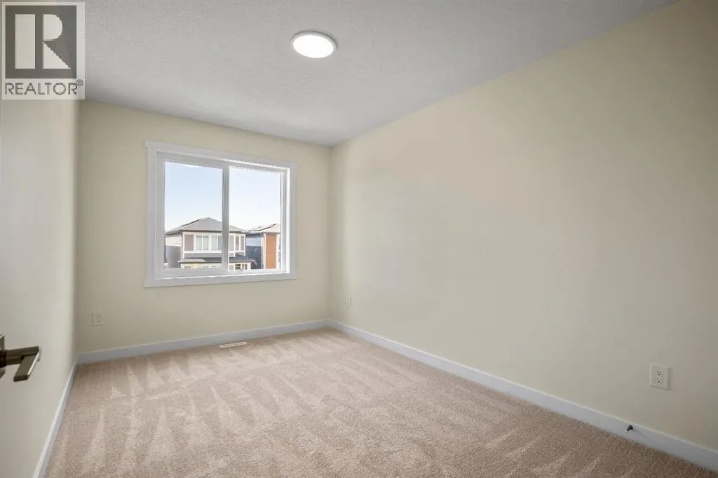 585 Corner Meadows Way NE