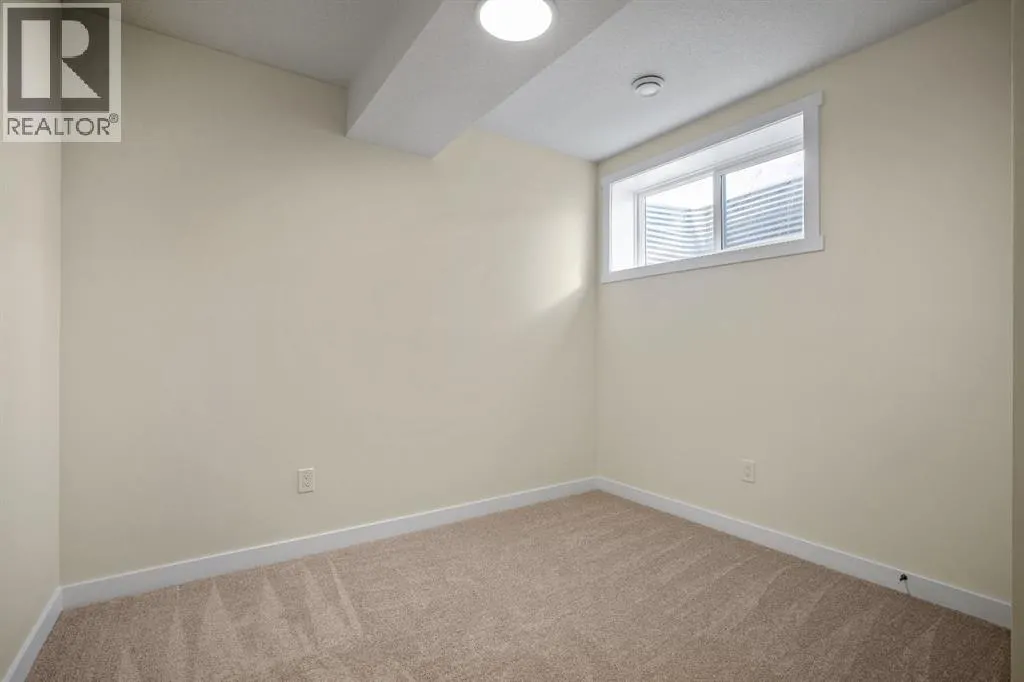 585 Corner Meadows Way NE