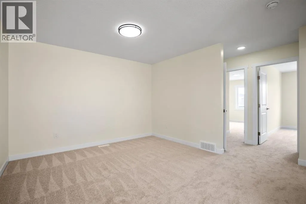 585 Corner Meadows Way NE