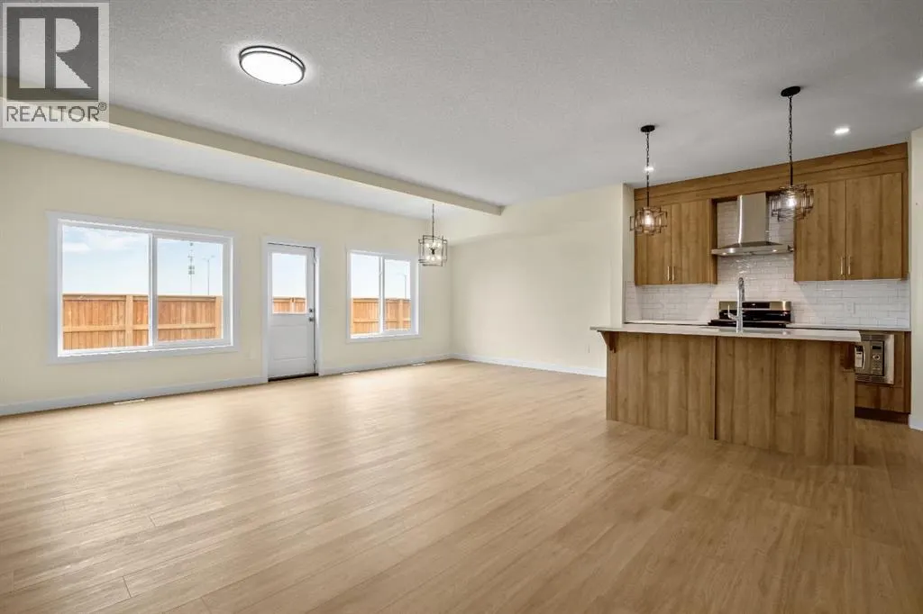 585 Corner Meadows Way NE