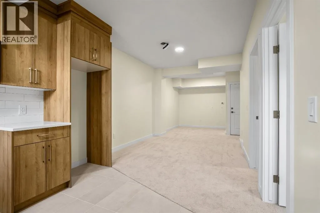 585 Corner Meadows Way NE
