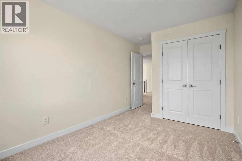 585 Corner Meadows Way NE