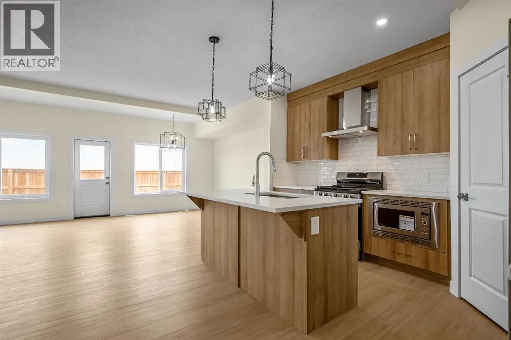 585 Corner Meadows Way NE