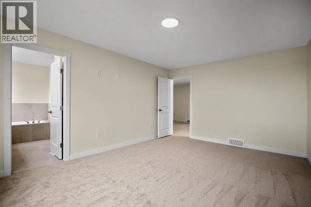 585 Corner Meadows Way NE