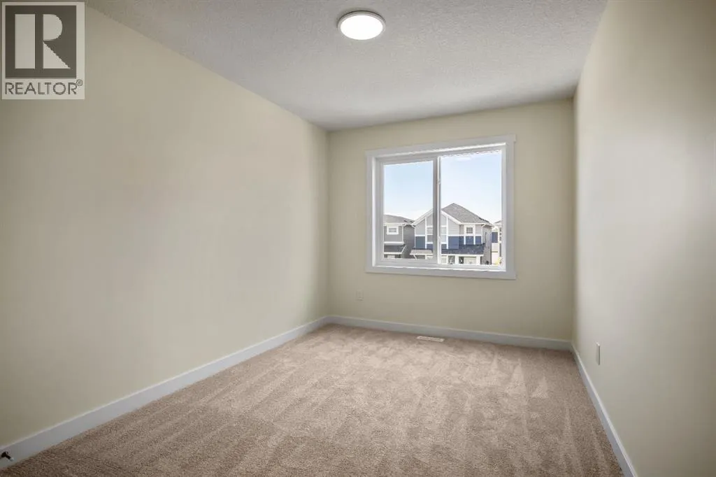 585 Corner Meadows Way NE