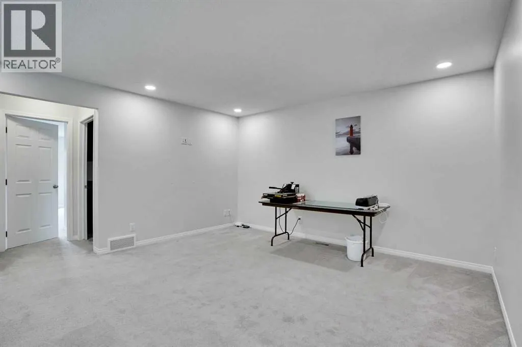 155 Savanna Way NE