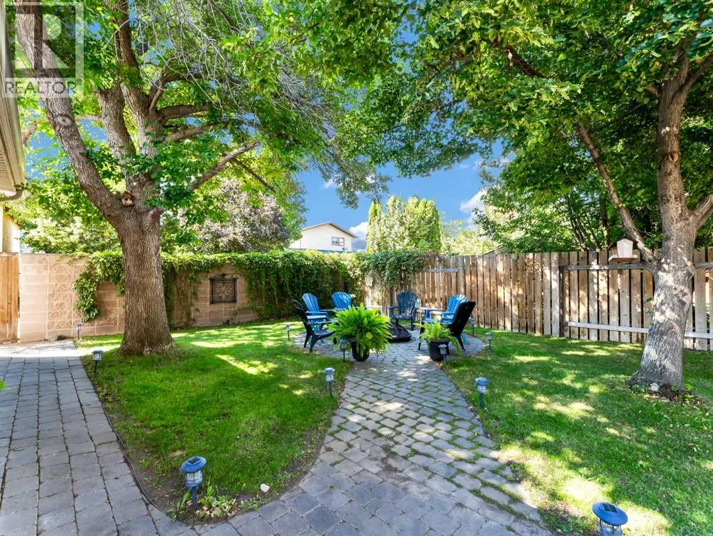 18 Rideau Crescent SE