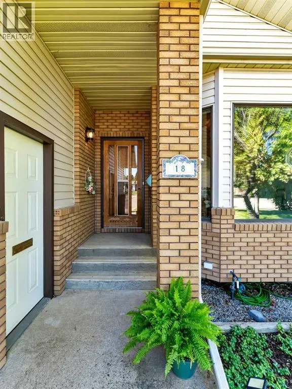 18 Rideau Crescent SE