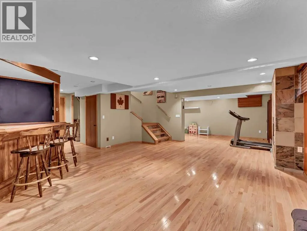 18 Rideau Crescent SE