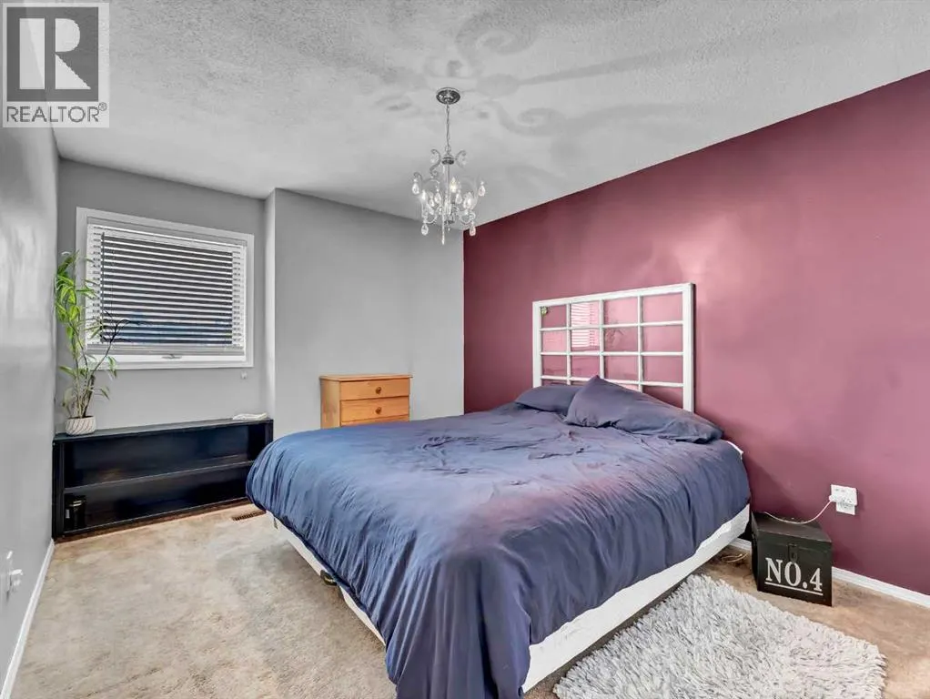 18 Rideau Crescent SE