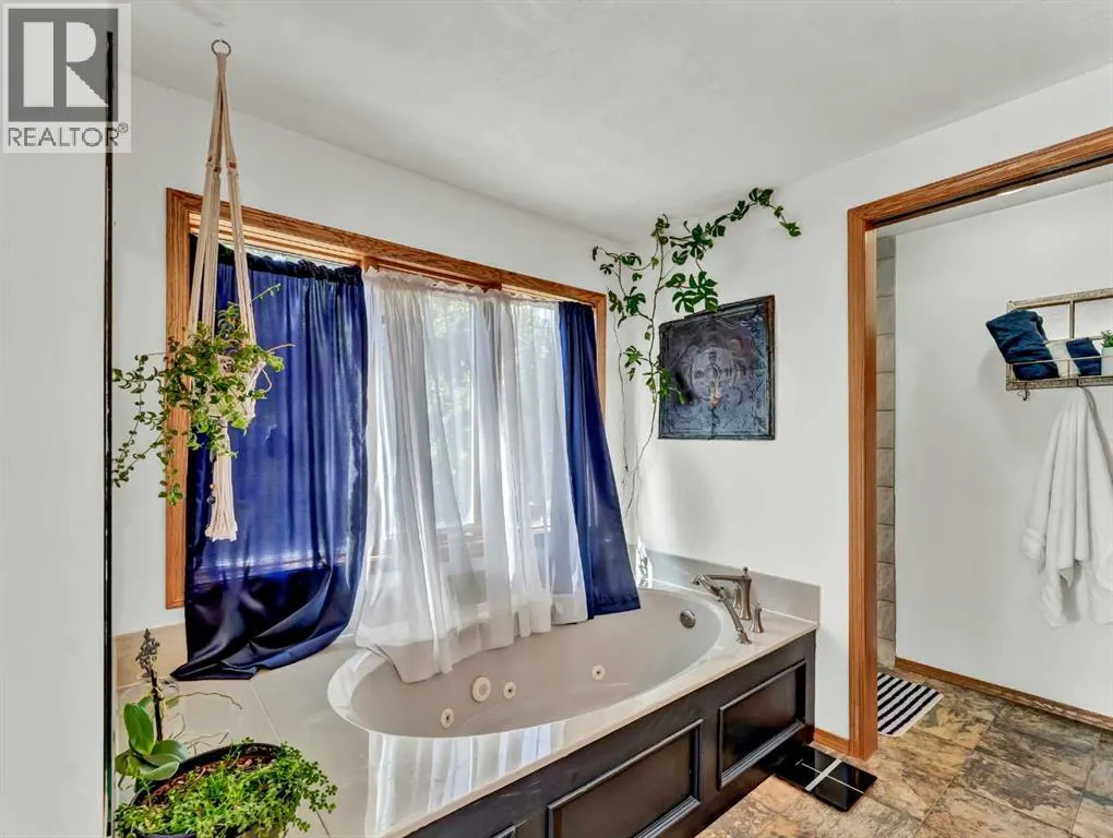 18 Rideau Crescent SE