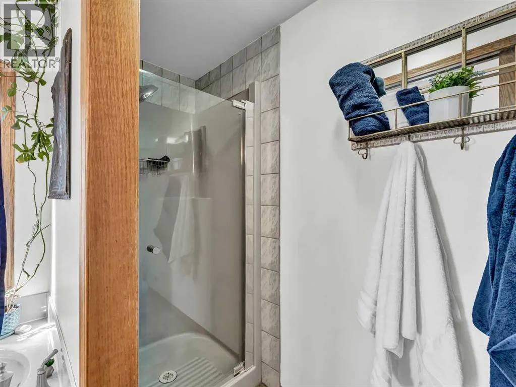 18 Rideau Crescent SE