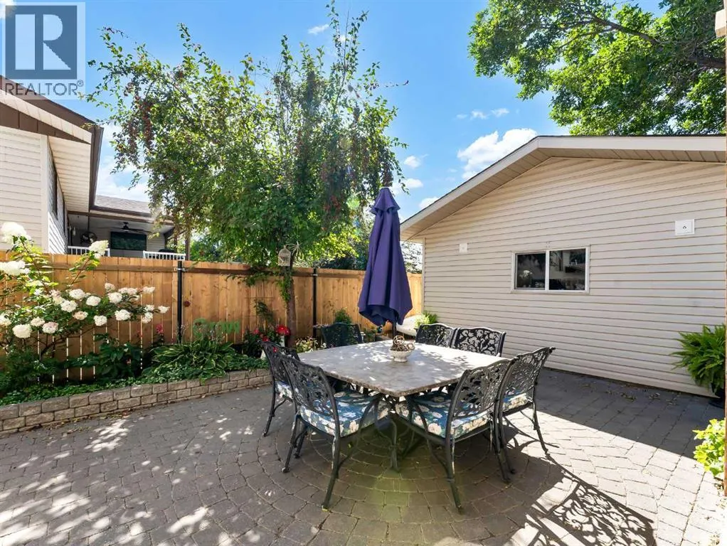 18 Rideau Crescent SE