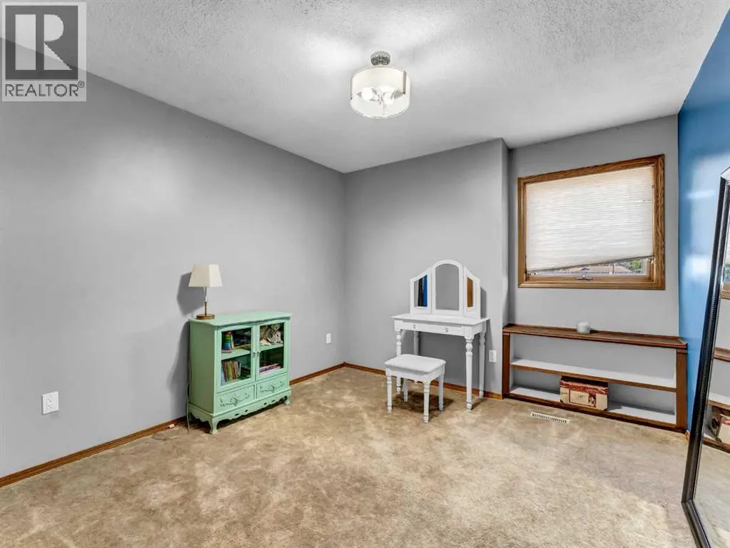 18 Rideau Crescent SE
