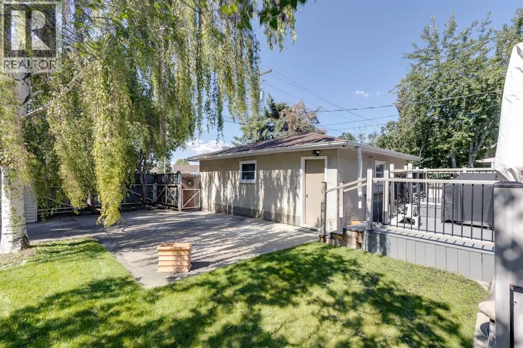 419 Woodland Crescent SE