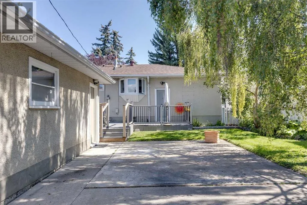 419 Woodland Crescent SE