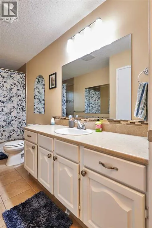 11 Iris Court SE
