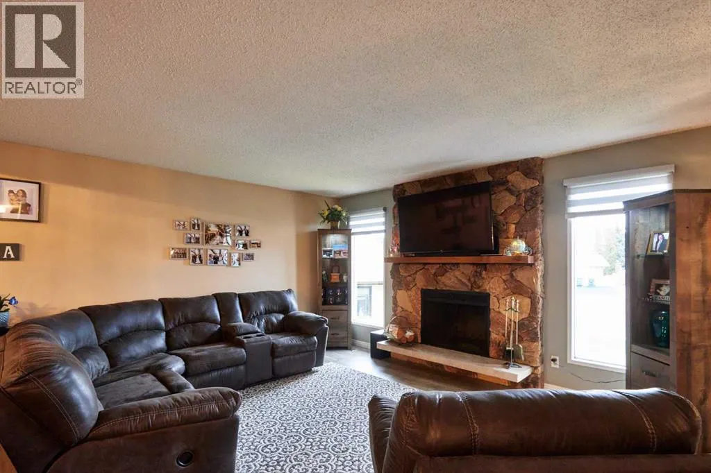 11 Iris Court SE