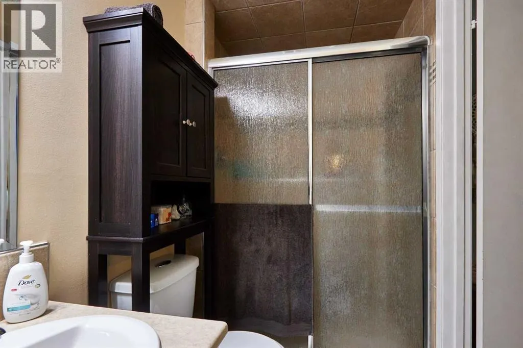 11 Iris Court SE
