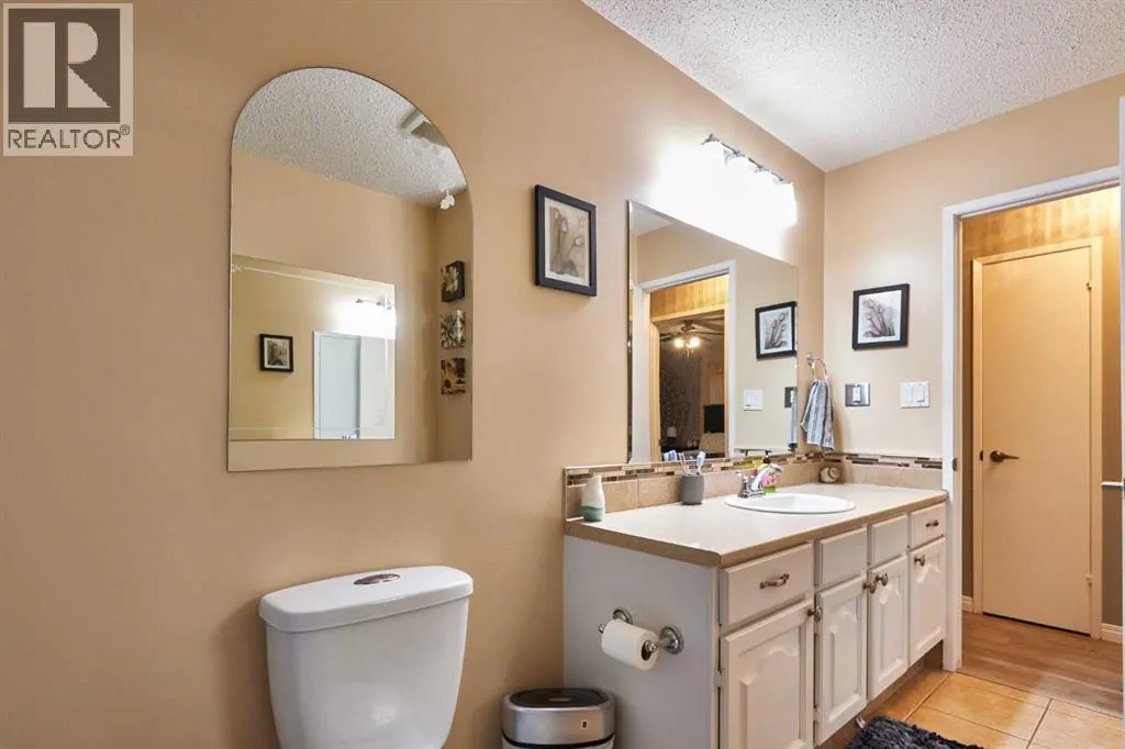 11 Iris Court SE