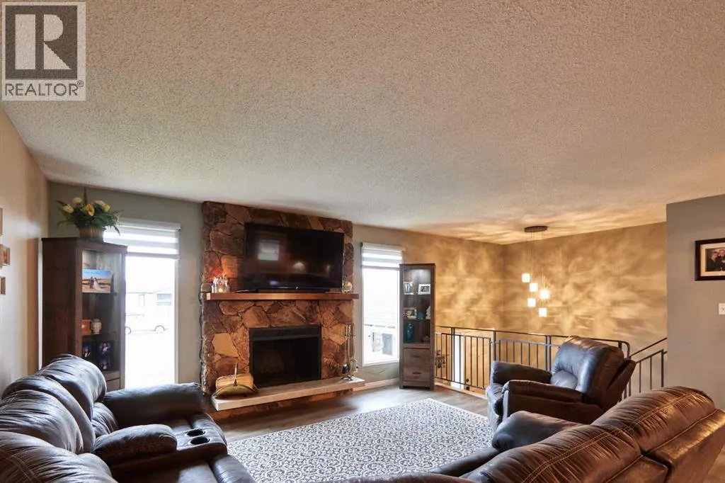 11 Iris Court SE