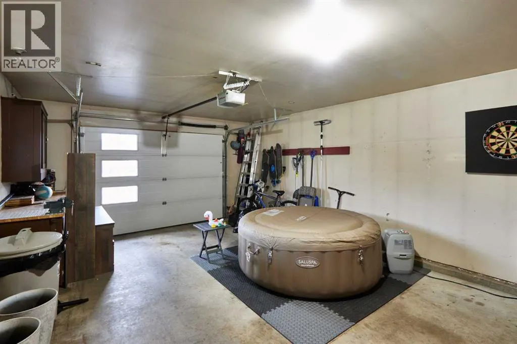 11 Iris Court SE