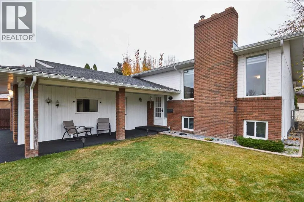 11 Iris Court SE