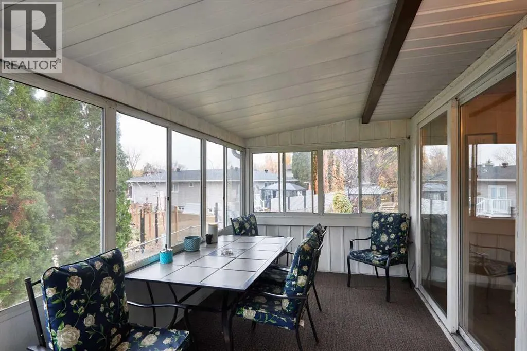 11 Iris Court SE