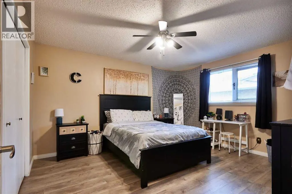11 Iris Court SE