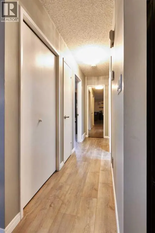 11 Iris Court SE