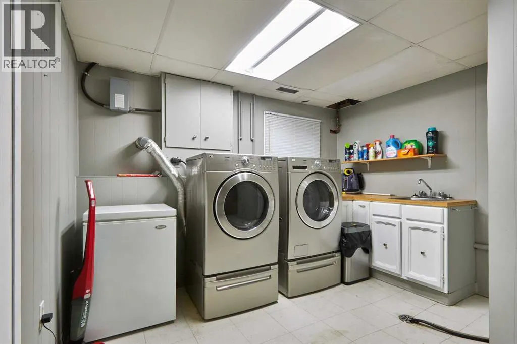 11 Iris Court SE