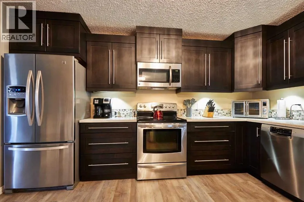11 Iris Court SE