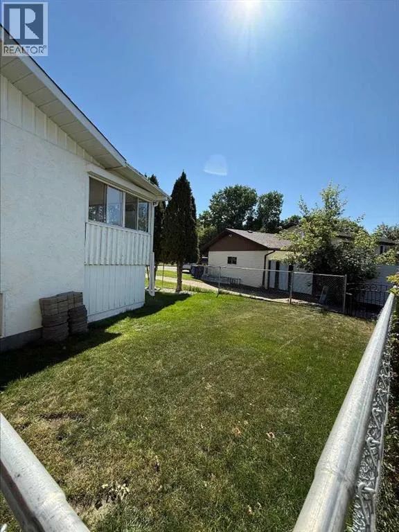 11 Iris Court SE