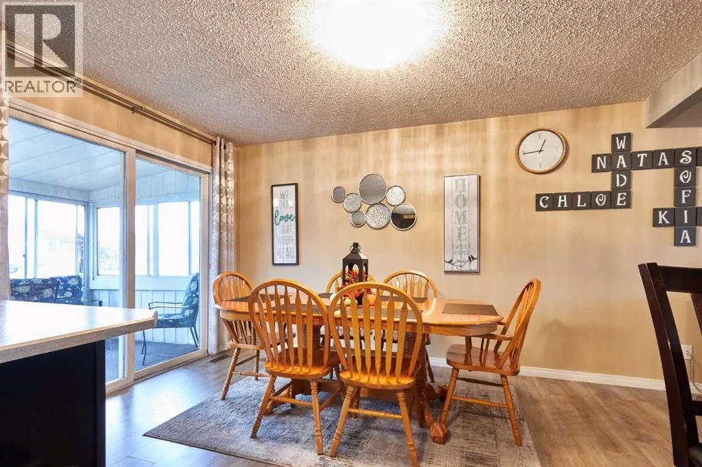11 Iris Court SE
