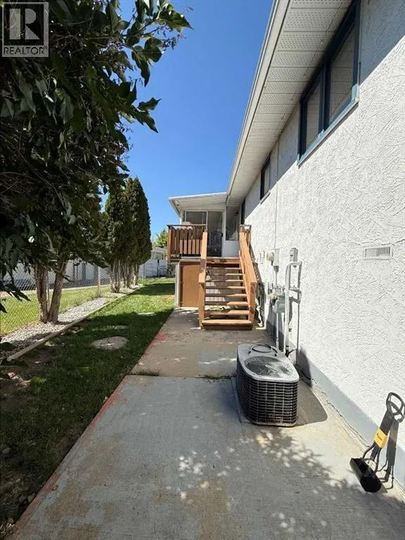 11 Iris Court SE