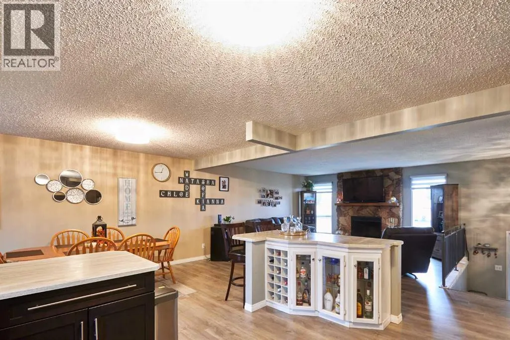 11 Iris Court SE