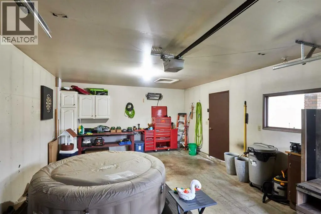 11 Iris Court SE