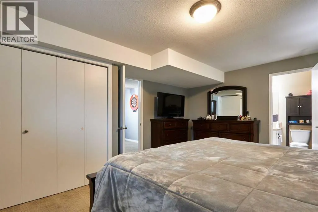 11 Iris Court SE
