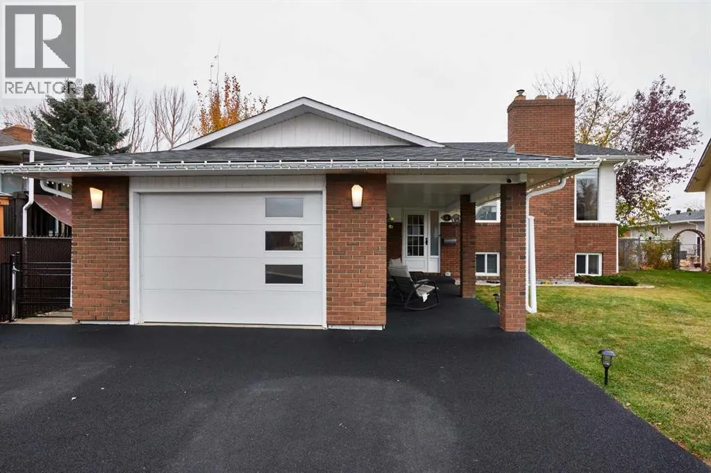 11 Iris Court SE