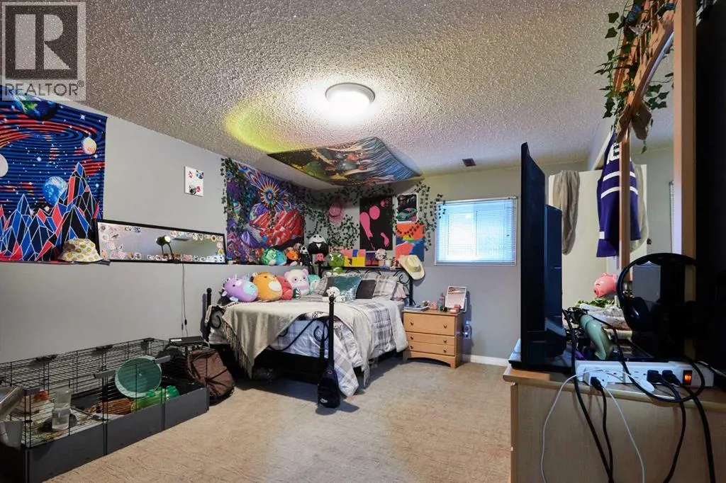 11 Iris Court SE