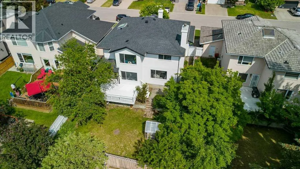 54 Mckenzie Lake Manor SE