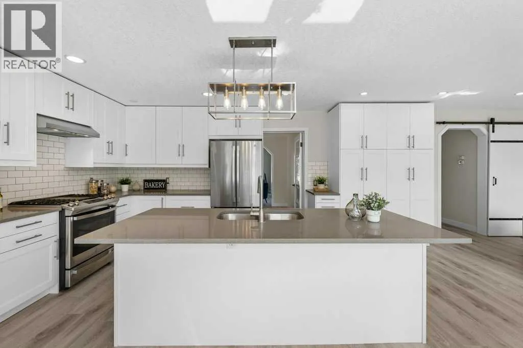 54 Mckenzie Lake Manor SE