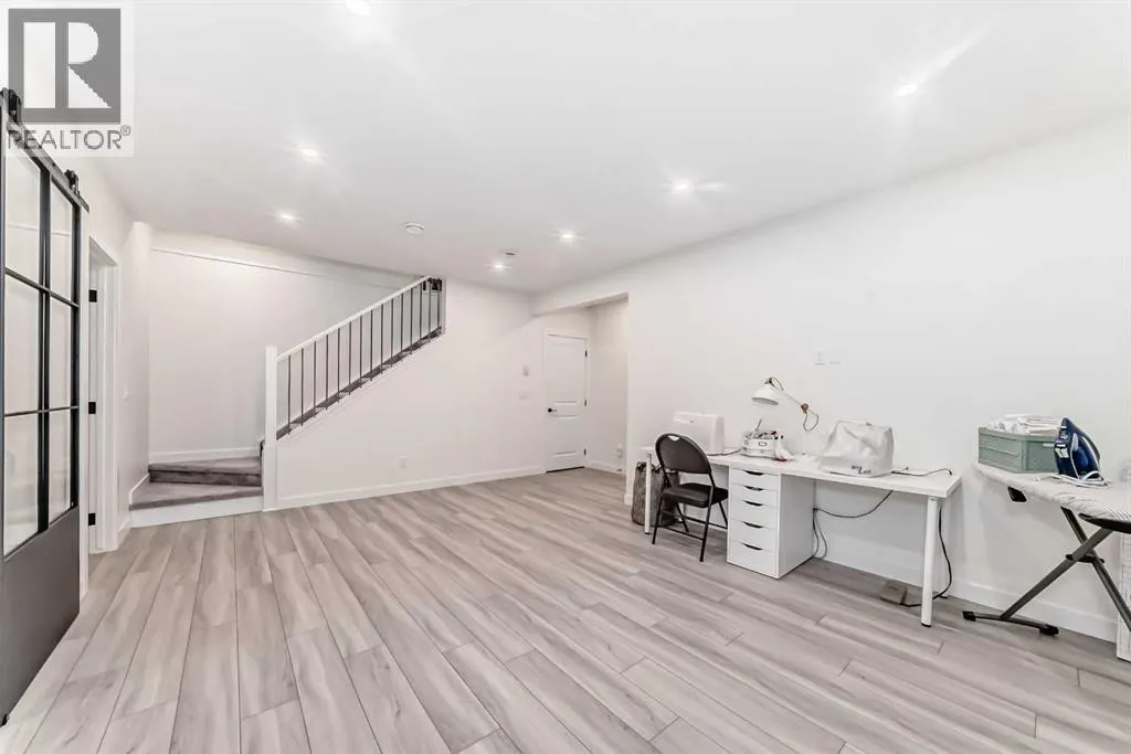 36 Emberside Green