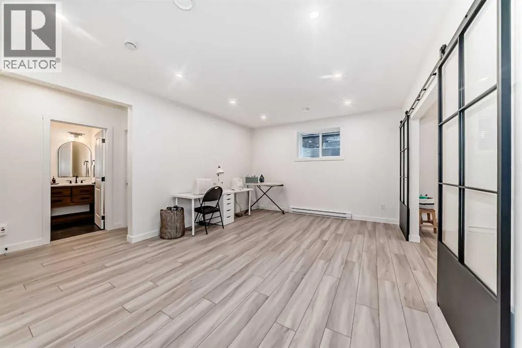36 Emberside Green