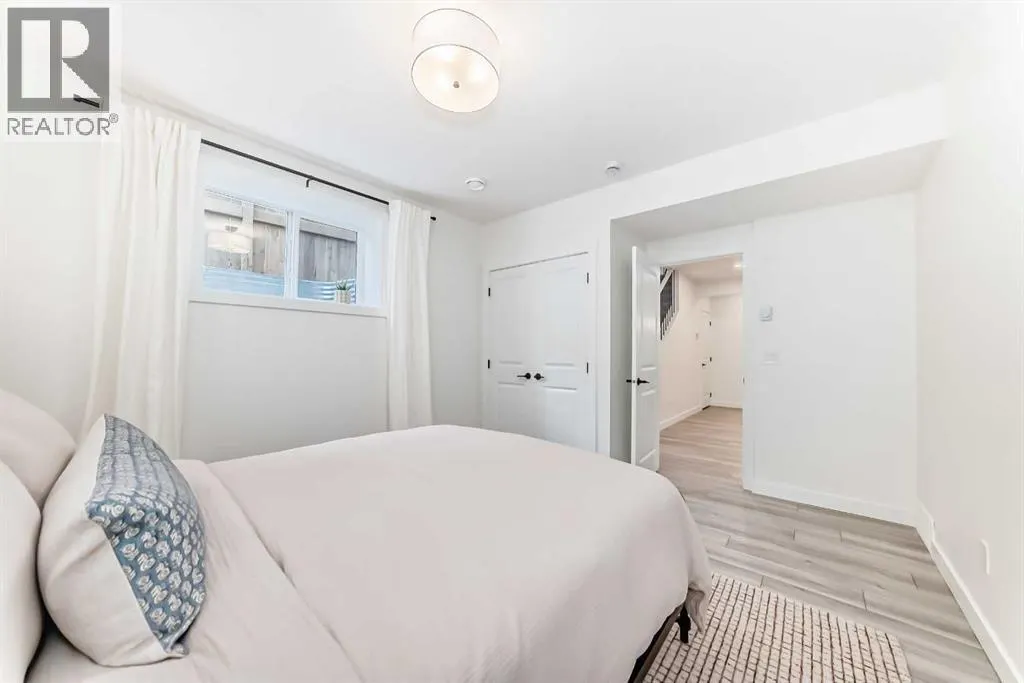 36 Emberside Green