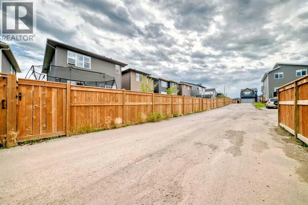 36 Emberside Green