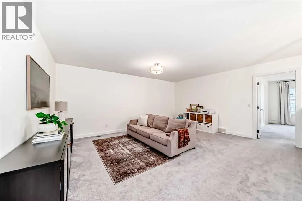 36 Emberside Green