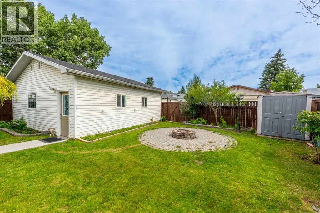 23 Falsby Place NE