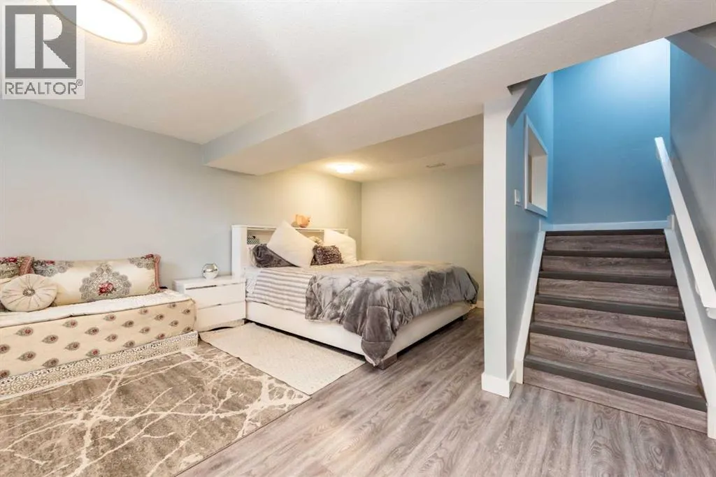 23 Falsby Place NE
